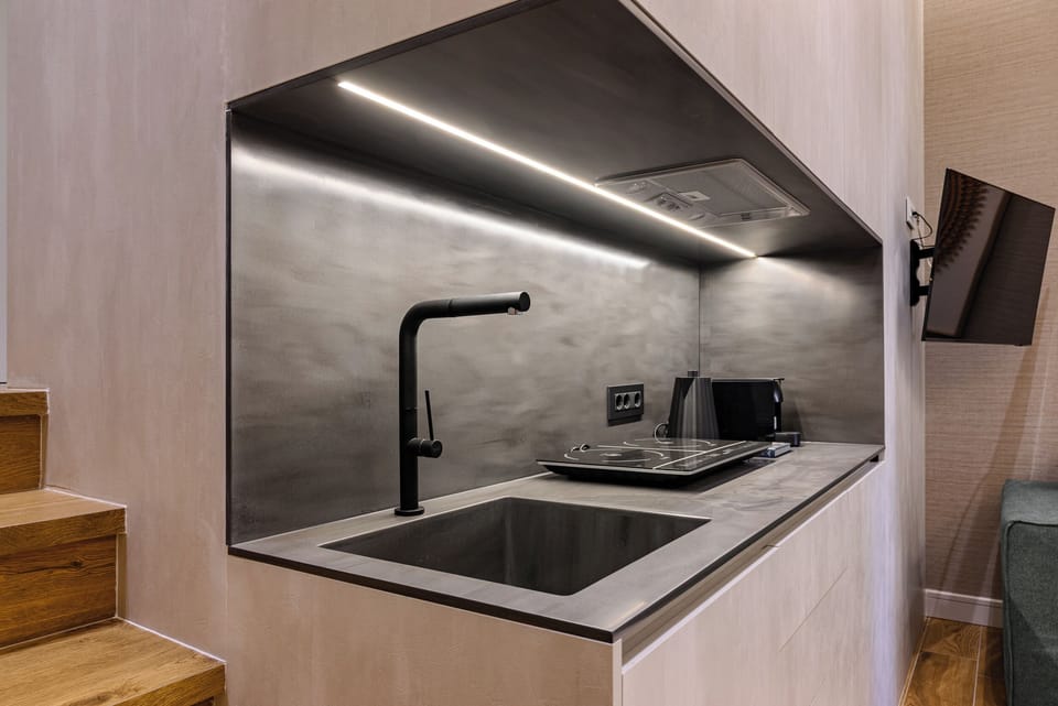 Junior Suite | Private kitchenette | Coffee/tea maker, electric kettle