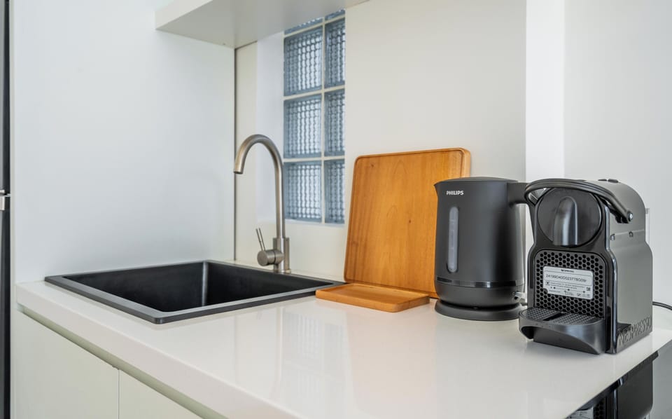 Deluxe Cabin | Private kitchen | Coffee/tea maker, electric kettle, dining tables