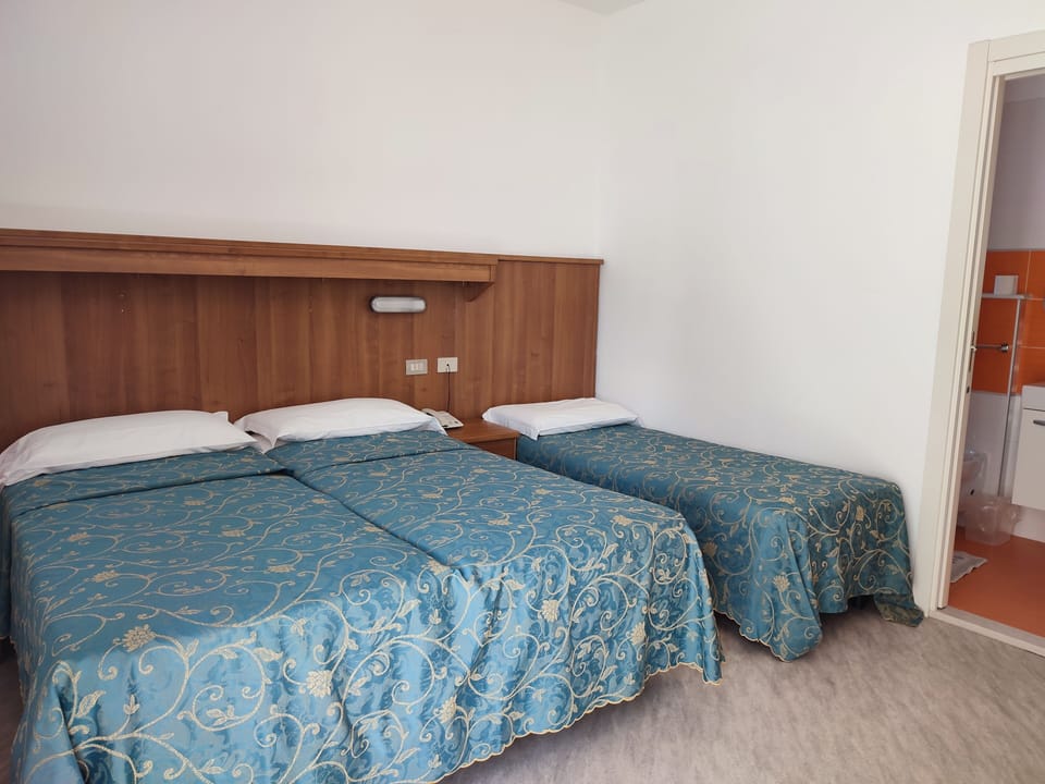 Comfort Triple Room, Balcony, City View | Desk, WiFi (free)