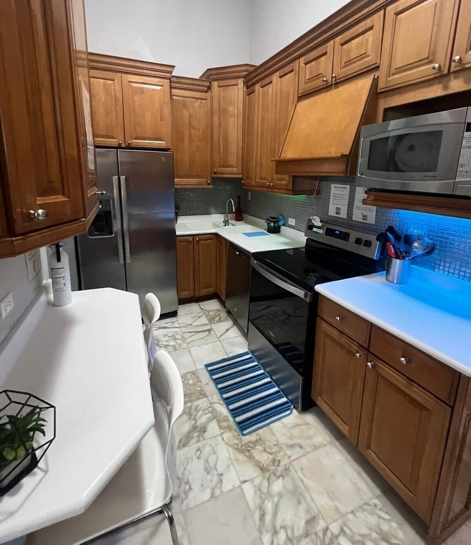Luxury House, Kitchen, Partial Ocean View | Shared kitchen facilities | Coffee/tea maker, full-size fridge, microwave, oven