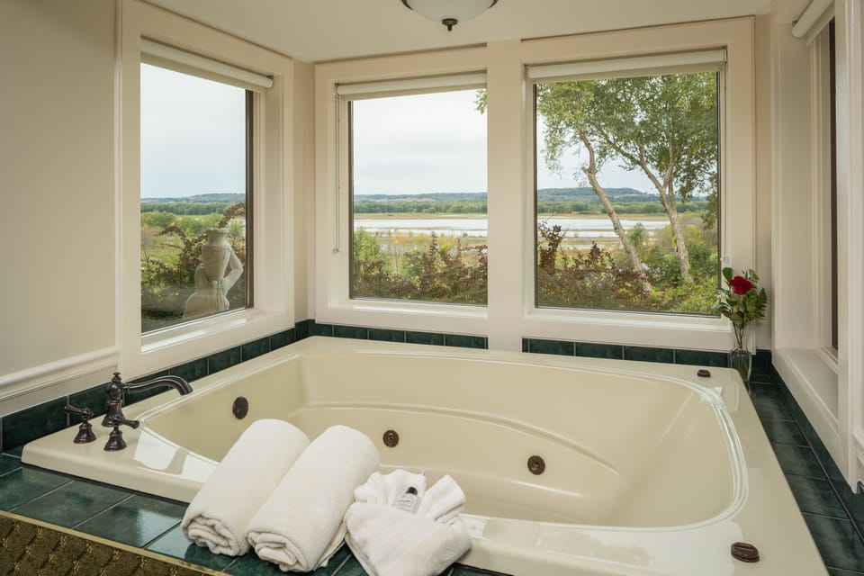 Covington Suite | Private spa tub