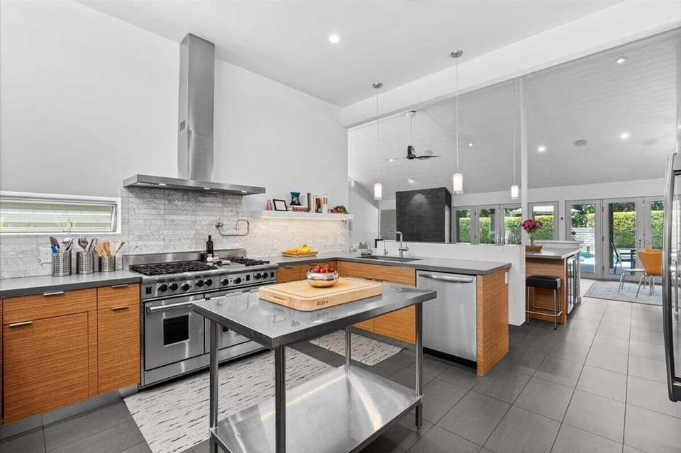 House, Multiple Beds, Pool Access, Pool View (Los Nietos) | Private kitchen