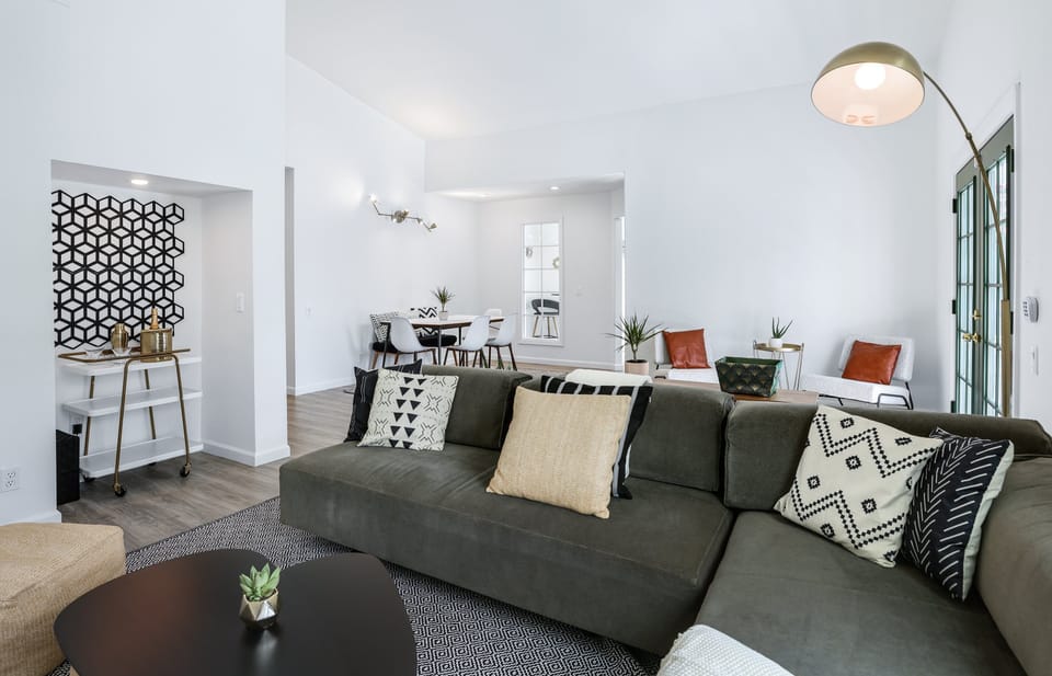 House, Multiple Beds, Pool Access, Mountain View (Mountain View) | Living area