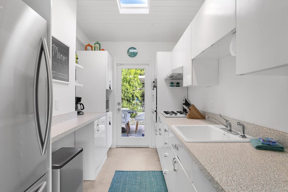 House, Multiple Beds, Pool Access, Pool View (Milben) | Private kitchen