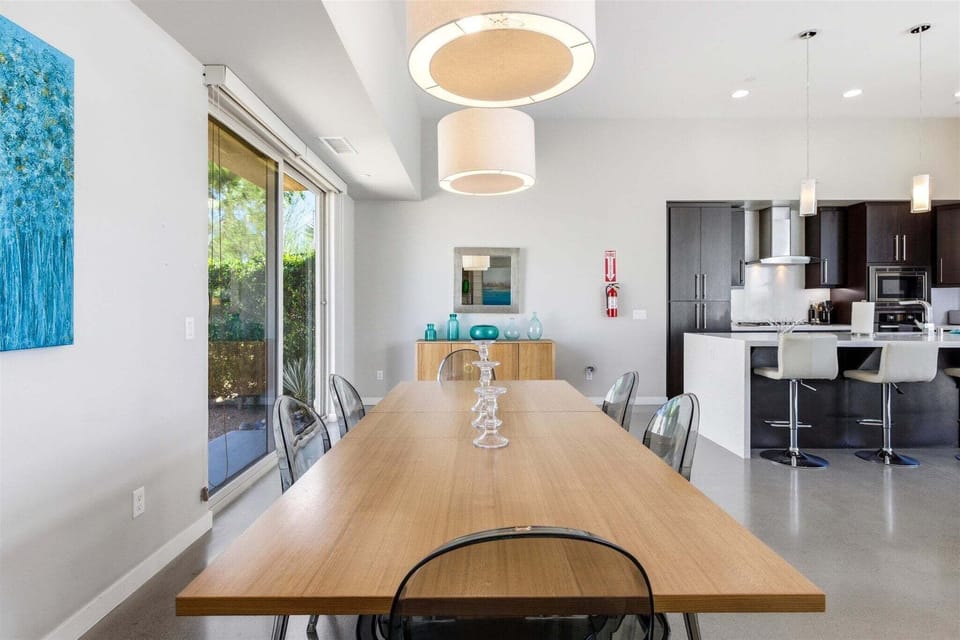 House, Multiple Beds, Pool Access, Mountain View (Lucent) | Dining