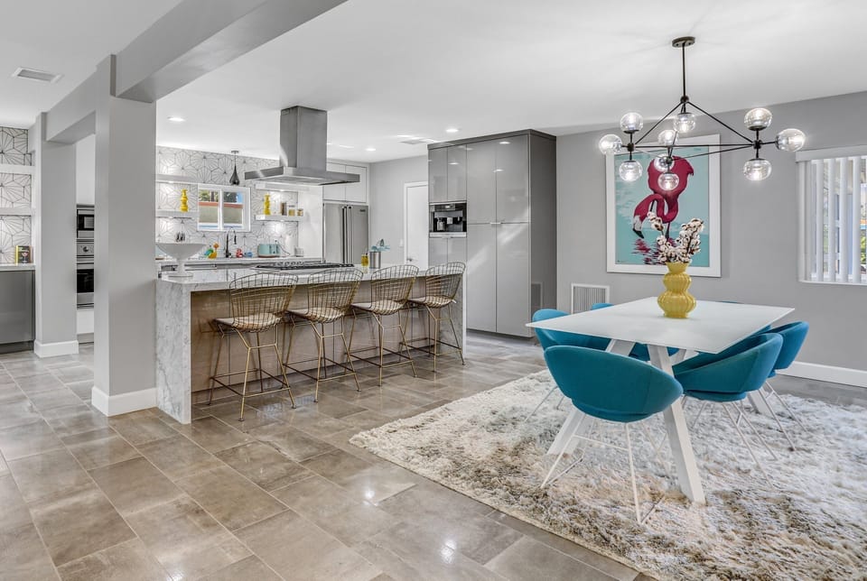House, Multiple Beds, Pool Access, Pool View (Farrell 2) | Dining