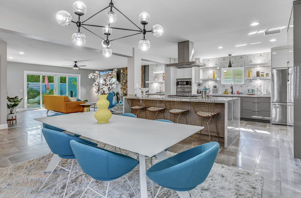 House, Multiple Beds, Pool Access, Pool View (Farrell 2) | Dining