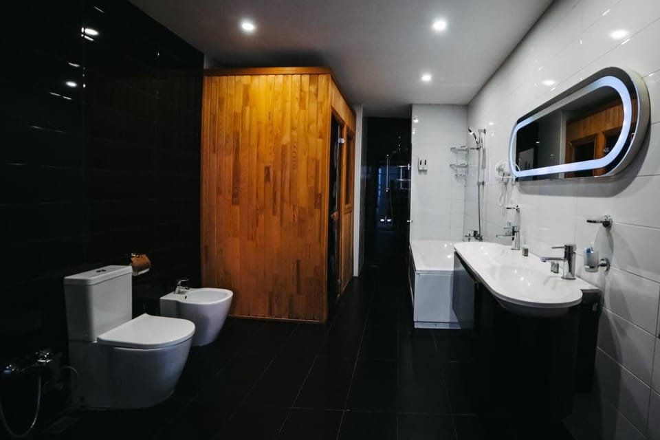 Classic Room | Bathroom | Rainfall showerhead, hair dryer, bathrobes, slippers
