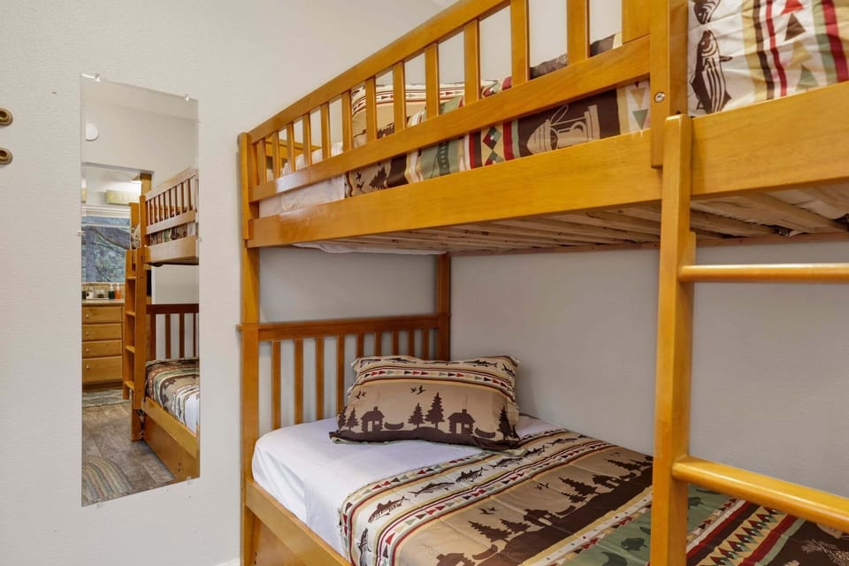 Cabin, Multiple Beds, Pool Access, Mountain View (VC178) | Individually decorated, individually furnished, bed sheets