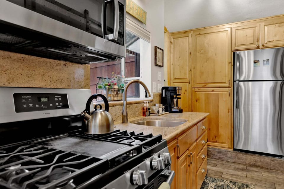 Cabin, Multiple Beds, Pool Access, Mountain View (VC178) | Private kitchen | Coffee/tea maker