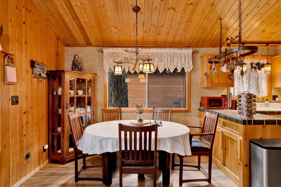 Cabin, Multiple Beds, Pool Access, Mountain View (630) | Dining