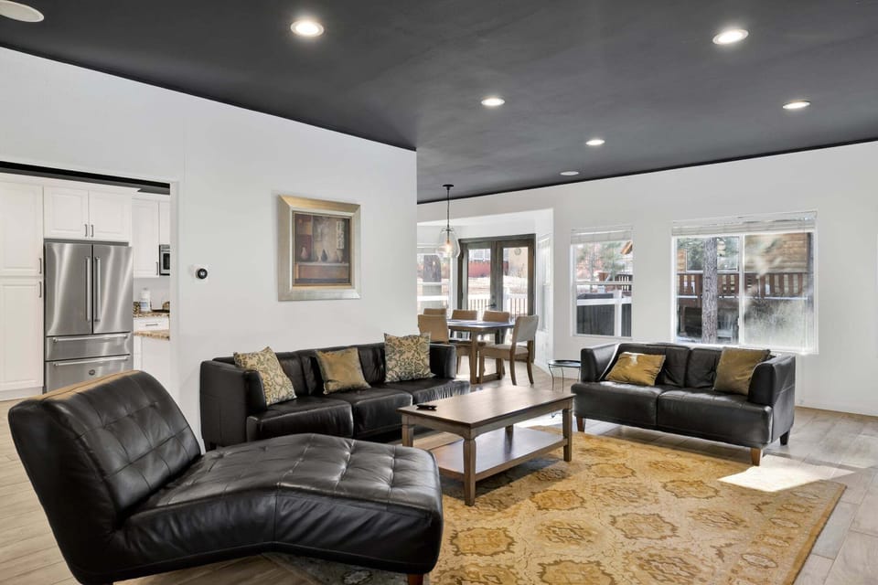 Chalet, Multiple Beds, Pool Access, Mountain View (VC603) | Living area