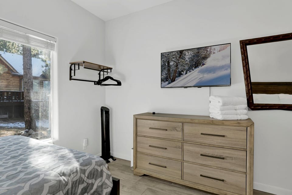 Chalet, Multiple Beds, Pool Access, Mountain View (VC603) | 3 bedrooms, individually decorated, individually furnished, bed sheets