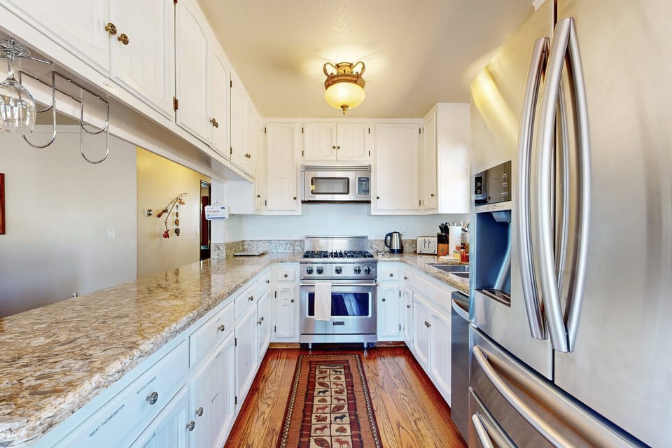 Cabin, Multiple Beds, Pool Access, Mountain View (VC554) | Private kitchen