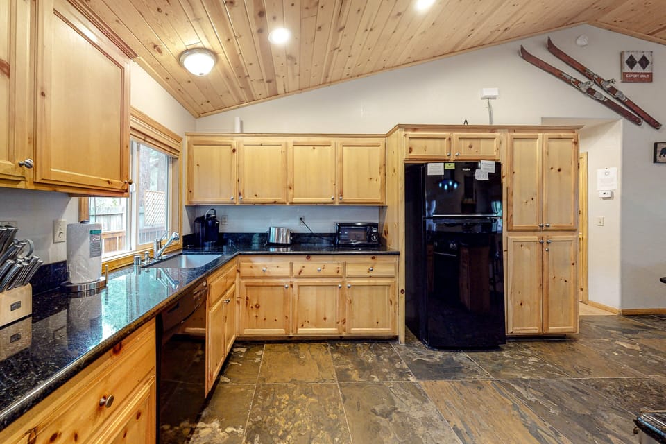 Cabin, Multiple Beds, Hot Tub, Mountain View (VC508) | Private kitchen | Electric kettle