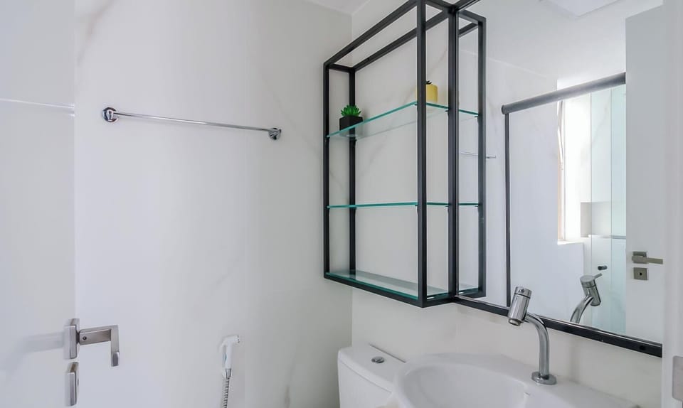 Basic Apartment | Bathroom