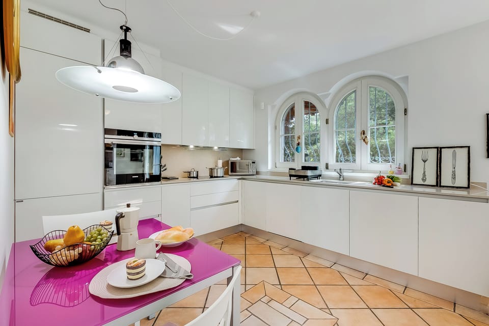 Family Villa, 4 Bedrooms, Fireplace, Mountainside (Villa Tre Pini) | Private kitchen | Fridge, microwave, oven, stovetop