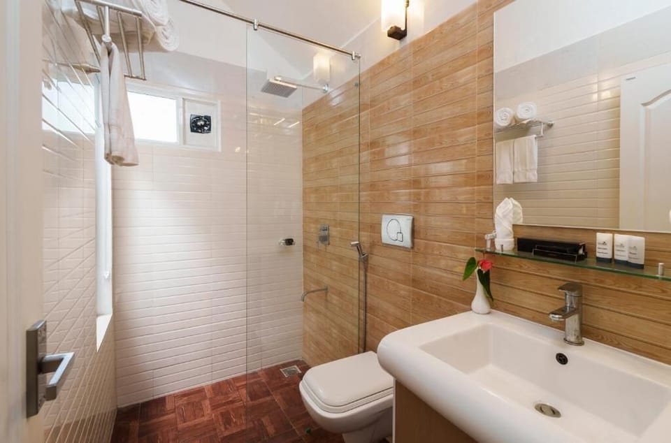 Retreat Cottage | Bathroom | Bathrobes, slippers, towels, soap