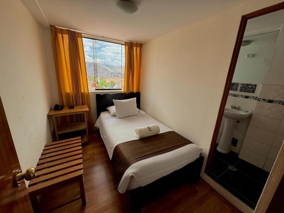 Basic Single Room | Free WiFi, bed sheets