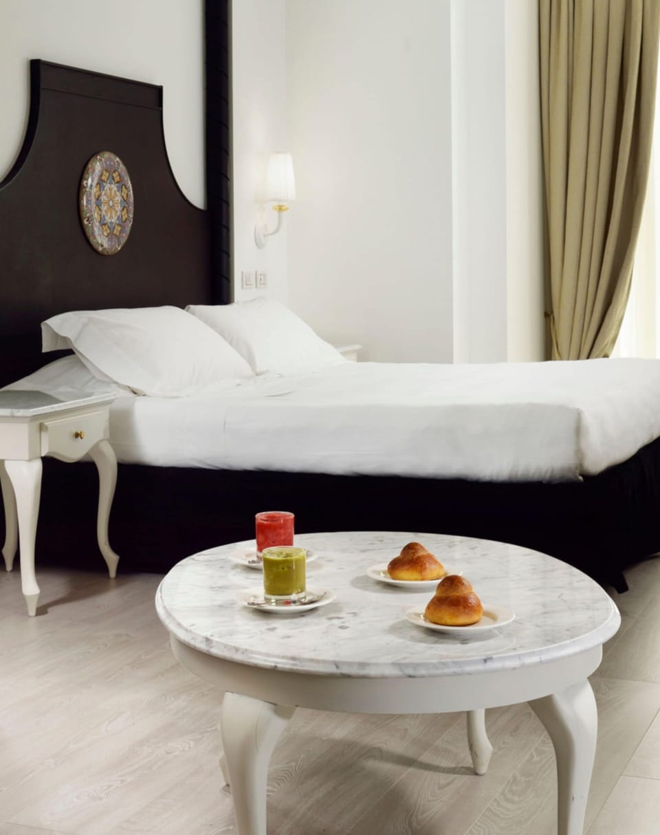 Premium bedding, down comforters, minibar, in-room safe