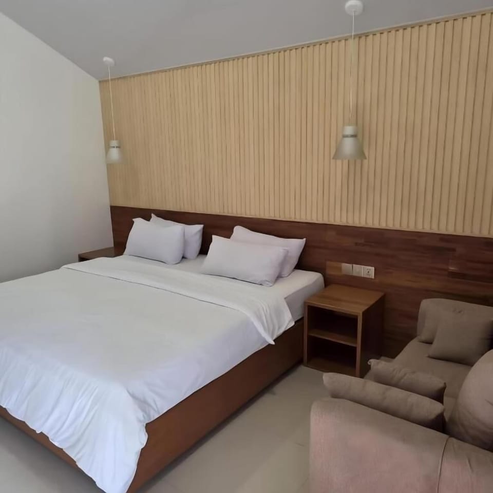 Deluxe Double Room, 1 King Bed, Pool View | WiFi (free)