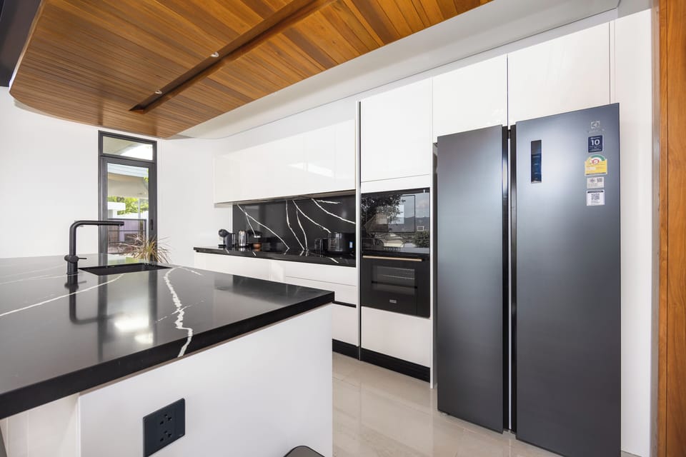 Luxury House, 4 Bedrooms, Garden View, Garden Area | Private kitchen | Espresso maker, coffee/tea maker, electric kettle
