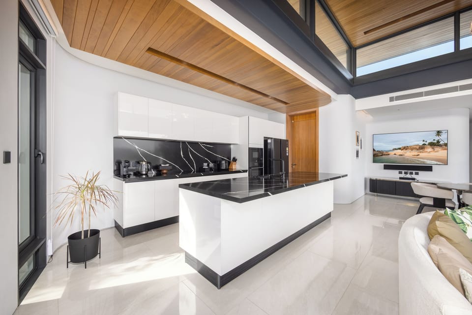 Luxury House, 4 Bedrooms, Garden View, Garden Area | Private kitchen | Espresso maker, coffee/tea maker, electric kettle