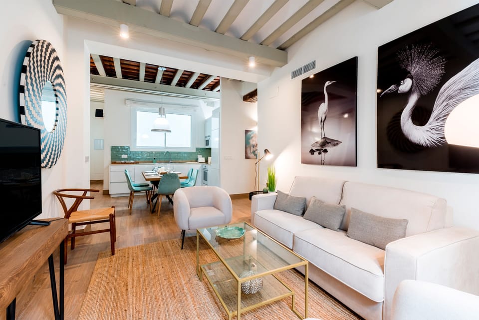 Apartment (4 Bedrooms) | Living area