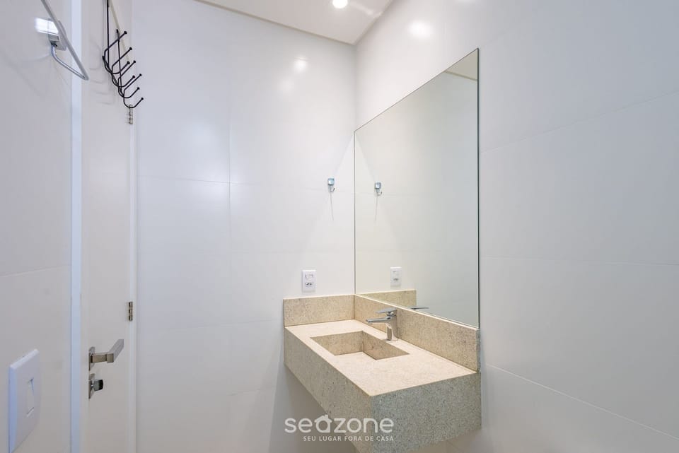 Basic Apartment | Bathroom | Free toiletries