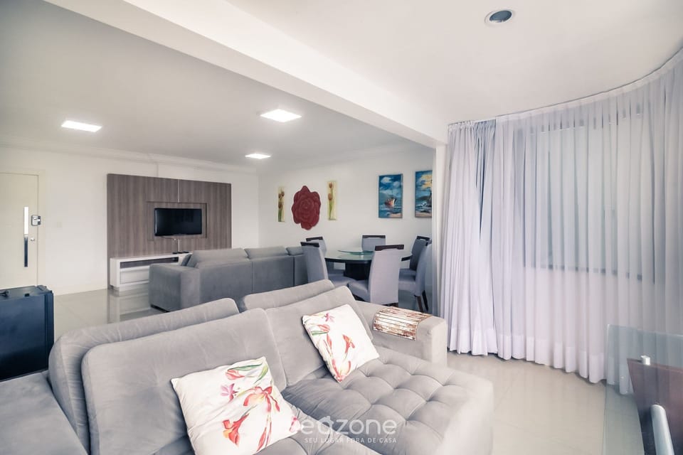 Basic Apartment | Living area | TV