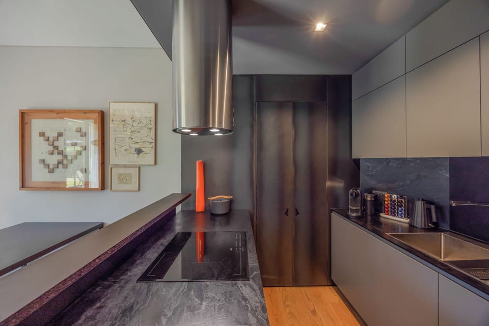 Apartment (1 Bedroom) | Private kitchen | Oven, stovetop, electric kettle, toaster