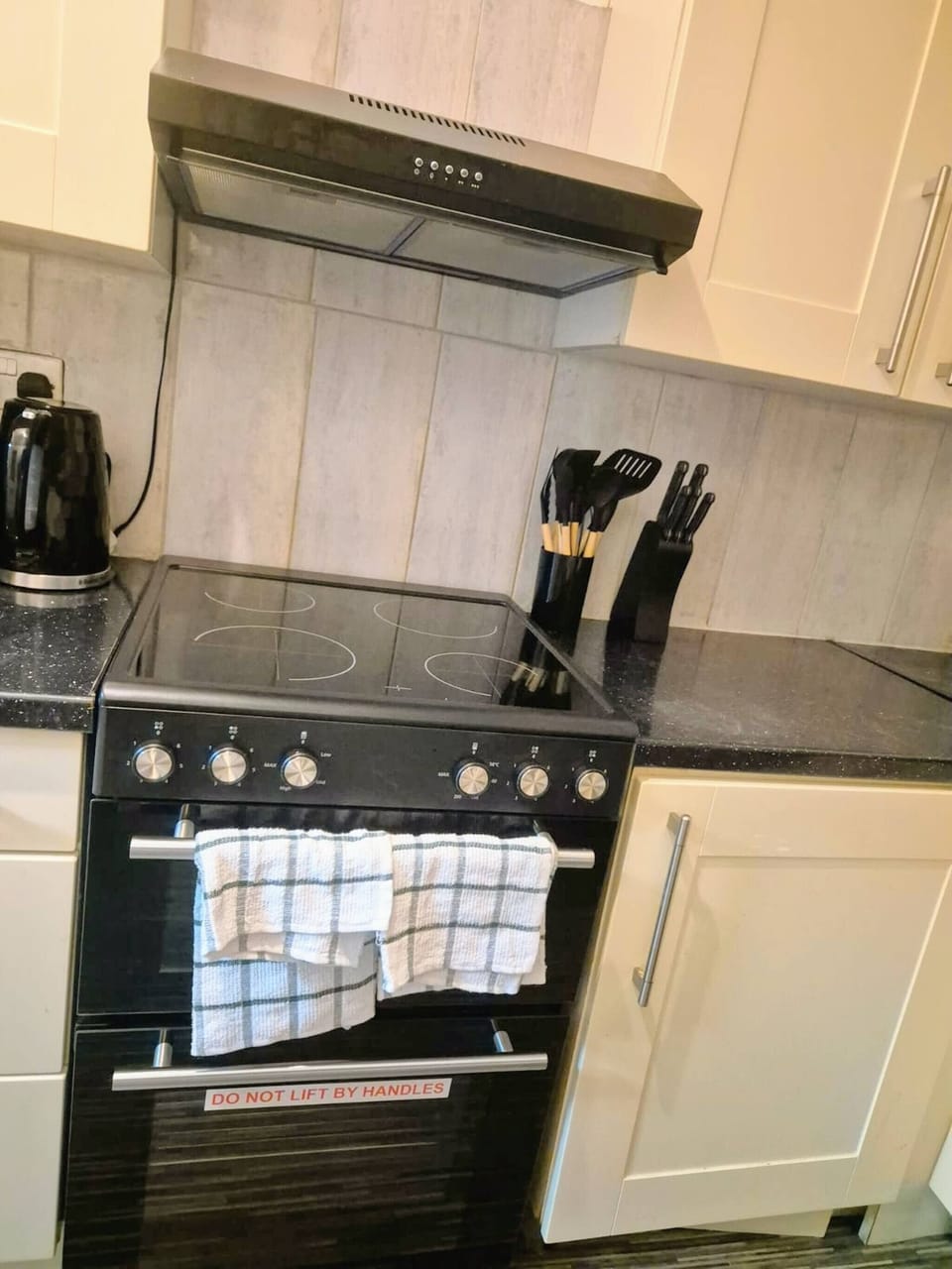 House, 3 Bedrooms, Smoking | Private kitchen