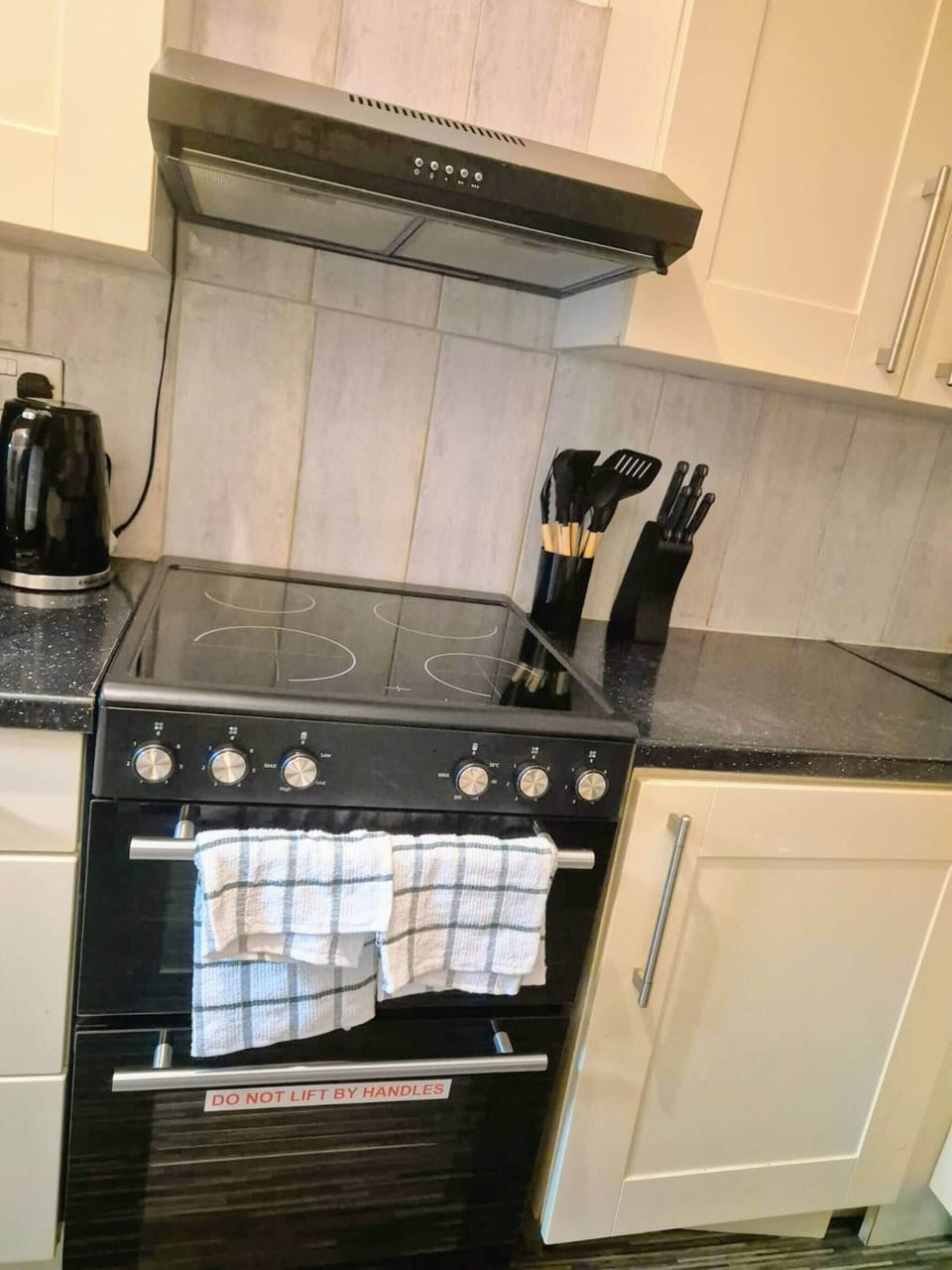 House, 3 Bedrooms, Smoking | Private kitchen