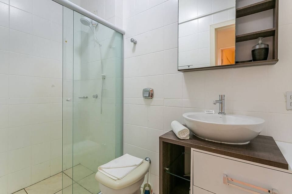 Basic Apartment | Bathroom