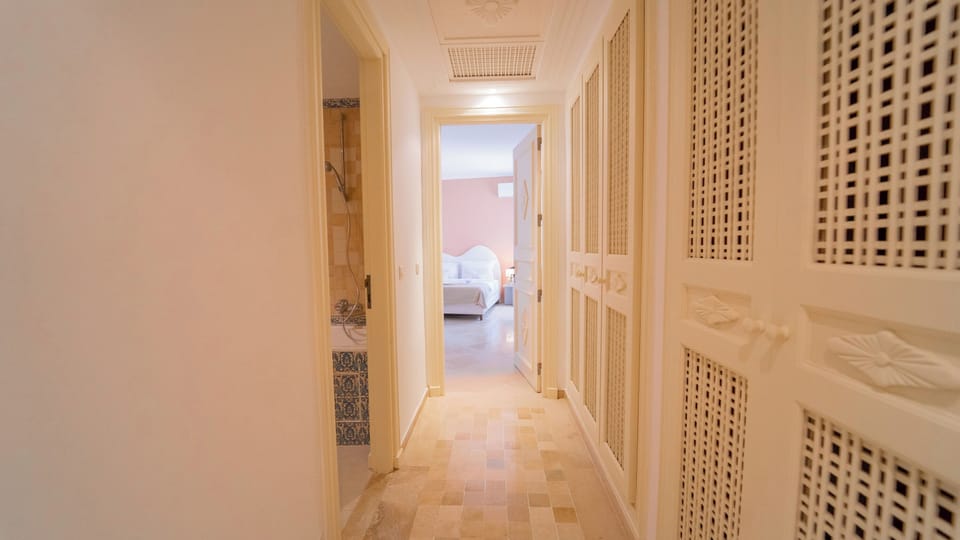 House | 3 bedrooms, desk