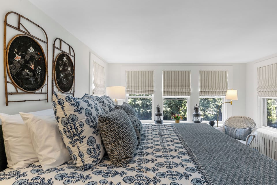 Manner House 2nd Floor - Deluxe King | Premium bedding, individually decorated, individually furnished