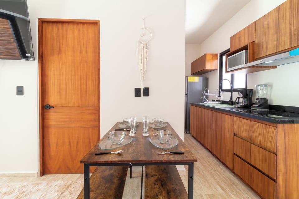 Deluxe Apartment | Dining room