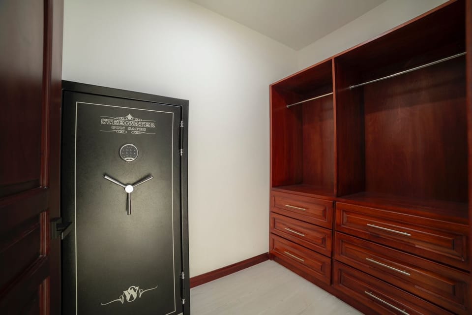 In-room safe, WiFi (free)
