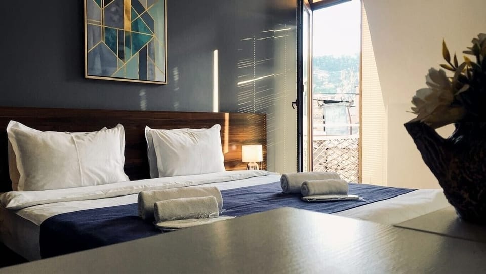 Deluxe Room | Frette Italian sheets, premium bedding, down comforters