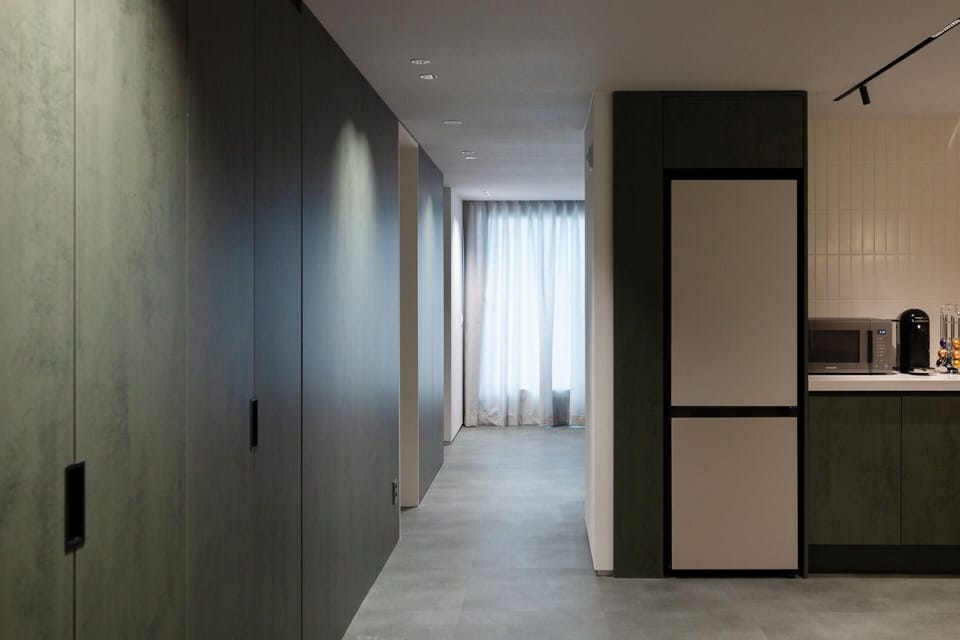 Signature | Desk, laptop workspace, blackout drapes, free WiFi