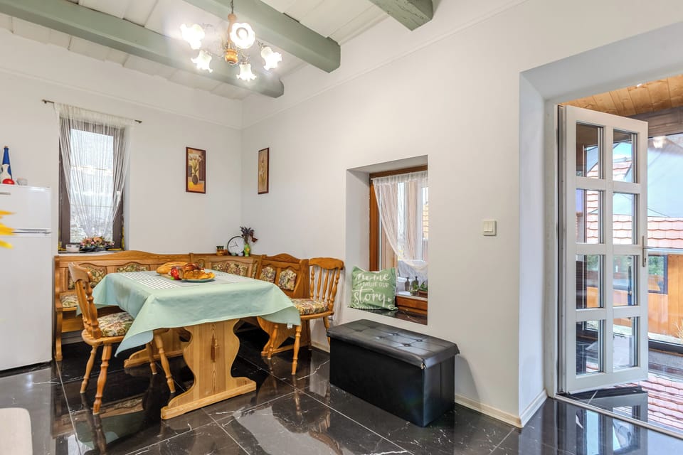 Family House, 2 Bedrooms, Microwave (Nora Guest House 2BR & Garden) | Dining