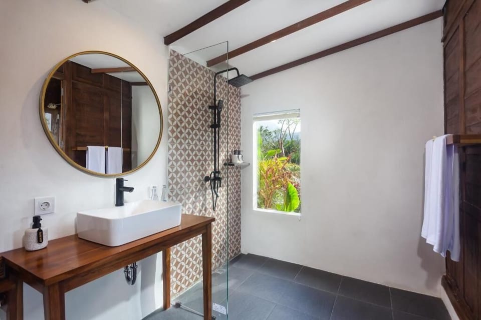 Free toiletries, bidet, towels, shampoo