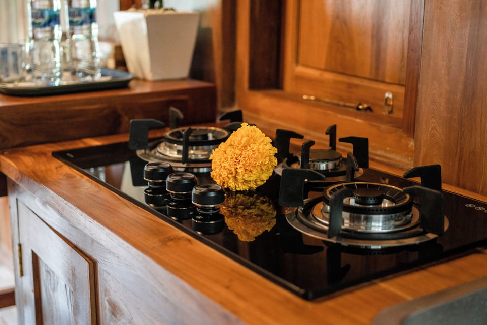 Signature Villa | Private kitchen | Stovetop, electric kettle