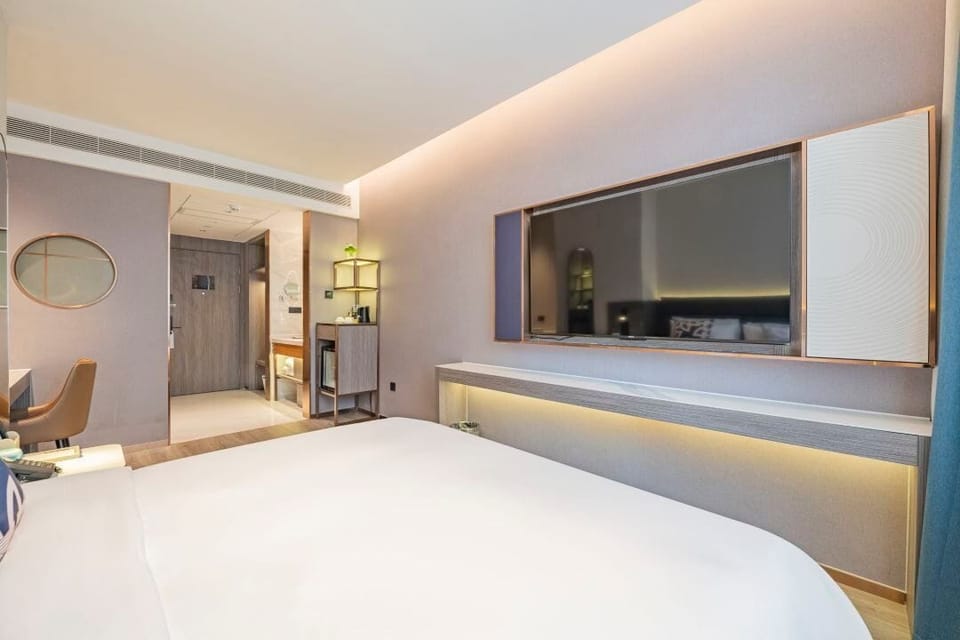 Superior Single Room, 1 King Bed | Memory foam beds, free minibar, blackout drapes, iron/ironing board