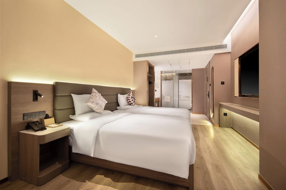 Executive Twin Room | Memory foam beds, free minibar, blackout drapes, iron/ironing board