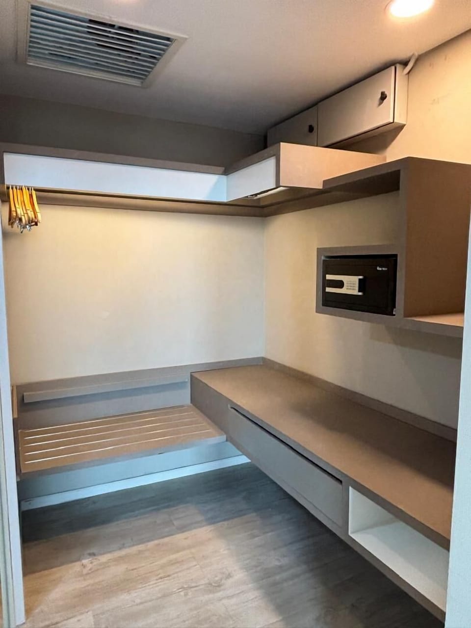 Family Suite, Hill View | In-room safe, desk, blackout drapes, iron/ironing board