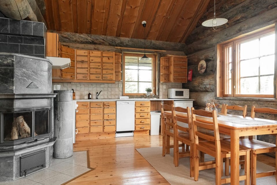 Standard Cottage, Multiple Beds | Private kitchen | Full-size fridge, microwave, oven, stovetop