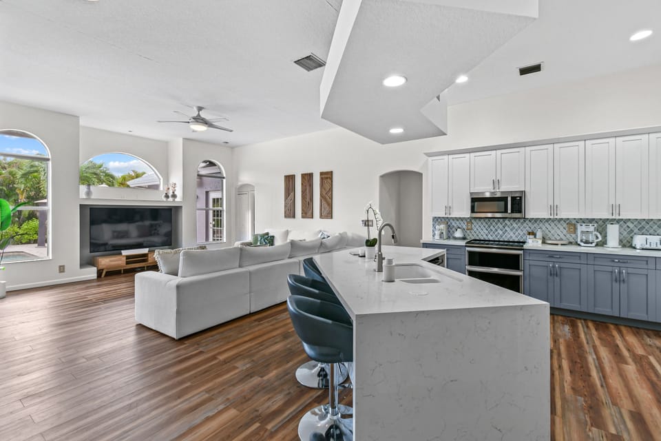 House | 4 bedrooms, desk, soundproofing