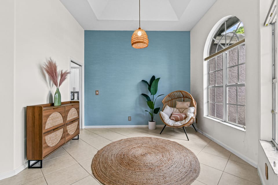House | 4 bedrooms, desk, soundproofing
