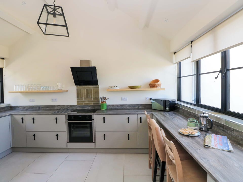 Dishwasher, cookware/dishes/utensils